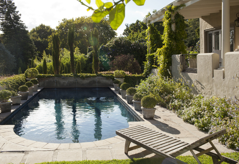 Luxuriöse Villa mit Schwimmbad, lizenzfreies Stockfoto