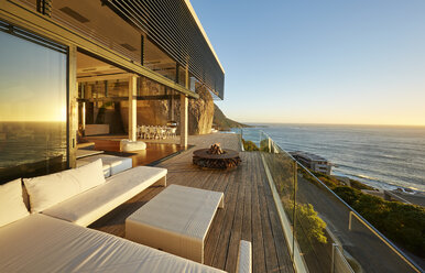 Modern luxury patio with sunset ocean view - HOXF00478