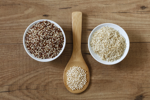 Quinoa graines, puffed quinoa and quinoa flakes stock photo