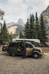 Canada, British Columbia, Yoho National Park, Rocky Mountains, van with kayak - GUSF00308