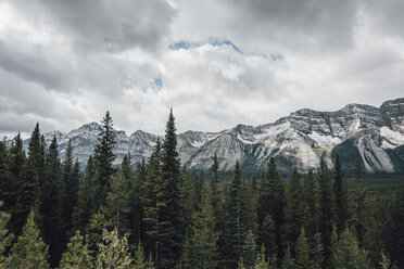 Kanada, Alberta, Banff National Park, Tal der zehn Zinnen, Rocky Mountains - GUSF00340