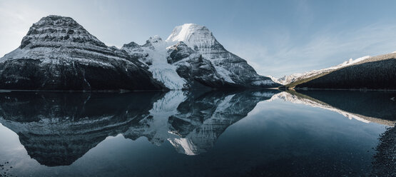 Canada, British Columbia, Rocky Mountains, Mount Robson Provincial Park, Fraser-Fort George H, Berg Lake, Berg Glacier - GUSF00351