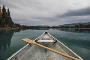 Kanada, Britisch-Kolumbien, Boya Lake, Boya Lake Provincial Park, kanu - GUSF00371