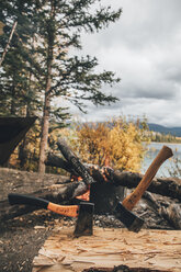 Canada, British Columbia, Boya Lake, chopping wood - GUSF00377