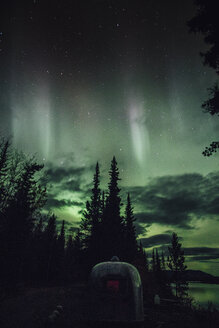 Canada, British Columbia, Boya Lake, Boya Lake Provincial Park, Northern Lights, starry sky at night - GUSF00380