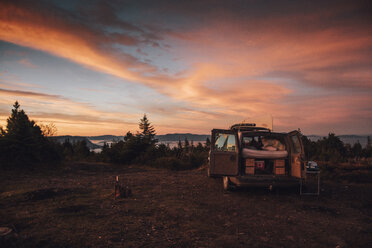 Canada, British Columbia, Skeena-Queen Charlotte A, Prince Rupert, Kaien Island, van in the morning - GUSF00397