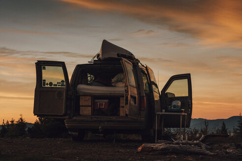 Canada, British Columbia, packed van - GUSF00398