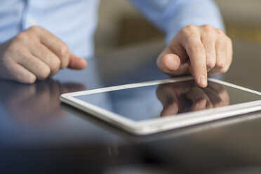 Man using tablet in office, close-up - ZEF15101