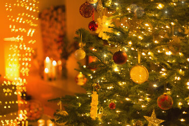 Ornaments and string lights on Christmas tree - HOXF01885