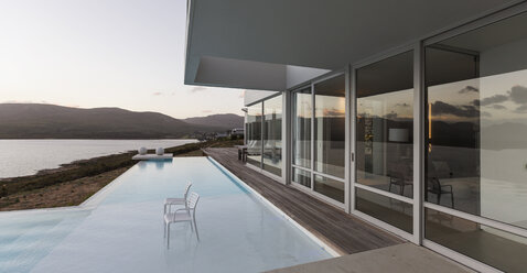 Modernes Luxusdomizil mit Infinity-Pool und Meerblick - HOXF02108