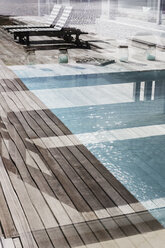 Luxuriöser Swimmingpool und Innenhof - HOXF02133