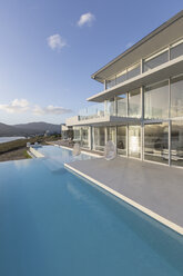 Tranquil modern luxury home showcase exterior infinity pool - HOXF02168