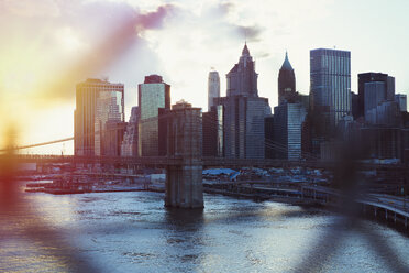 Stadtansicht von New York bei Sonnenuntergang - HOXF02173