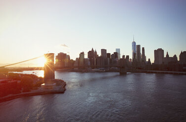 Cityscape view of New York and Brooklyn Bridge at sunset - HOXF02195