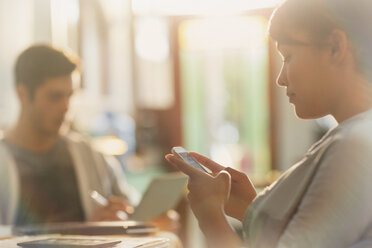 Young woman texting with cell phone - HOXF02497