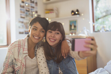 Enthusiastic young women friends taking selfie with camera phone - HOXF02573