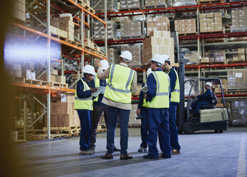 Manager and workers meeting in distribution warehouse - HOXF02846