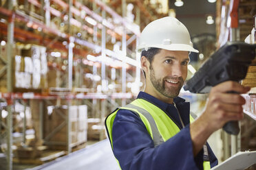 Worker using scanner in distribution warehouse - HOXF02871