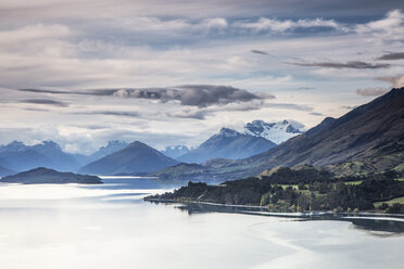 Aussicht auf See und Berge, Glenorchy, Südinsel Neuseeland - CAIF04757