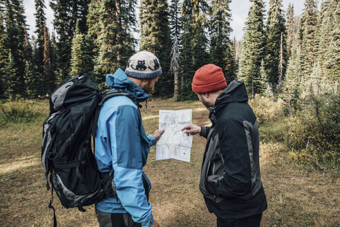 Canada, British Columbia, Yoho National Park, two hikers reading map at Mount Burgess - GUSF00413