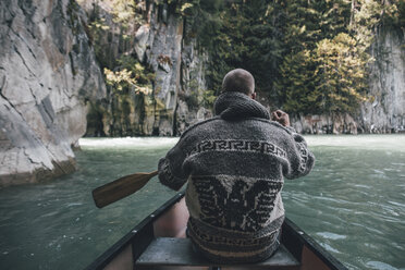 Canada, British Columbia, man in canoe on Kinbasket Lake - GUSF00456