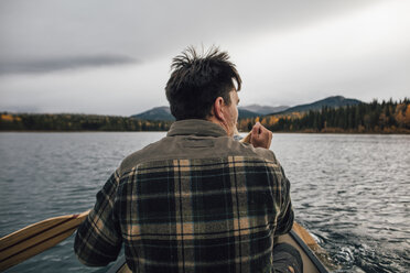 Canada, British Columbia, man in canoe on Boya Lake - GUSF00511