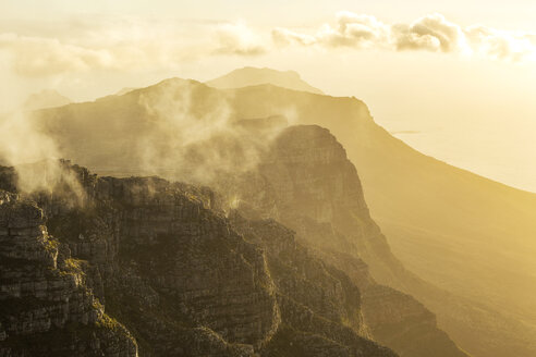 Afrika, Südafrika, Westkap, Kapstadt, Tafelberg am Morgen - FPF00149