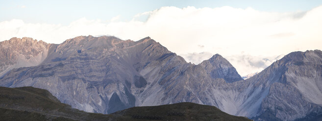 Italien, Piemont, Westalpen, Blick vom Colle Basset auf die Cottischen Alpen - MMAF00317