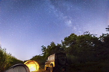 Italy, Piemont, yellow tent, landrover, milky way and starry sky at night - MMAF00324