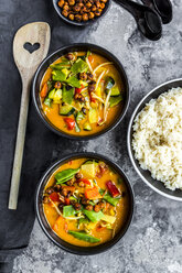 Red curry in bowls, rice and roasted chickpeas - SARF03600