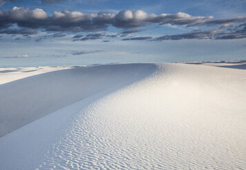 Ruhige weiße Sanddüne, White Sands, New Mexico, Vereinigte Staaten, - CAIF07584