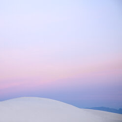 Rosa Sonnenuntergang Himmel über weißen Sand Düne, White Sands, New Mexico, Vereinigte Staaten - CAIF07591