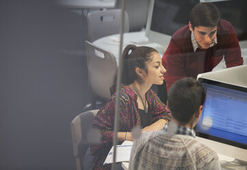 Schüler im IT-Unterricht - CAIF07718