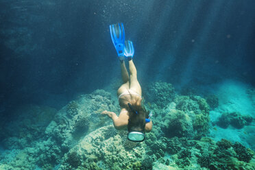 Woman swimming undersea - CAVF01490