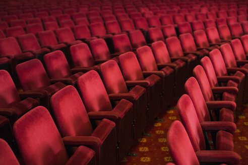 Leere Sitze im Theatersaal - CAIF08246