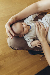 Mother giving newborn a belly massage to help with digestion - MFF04400