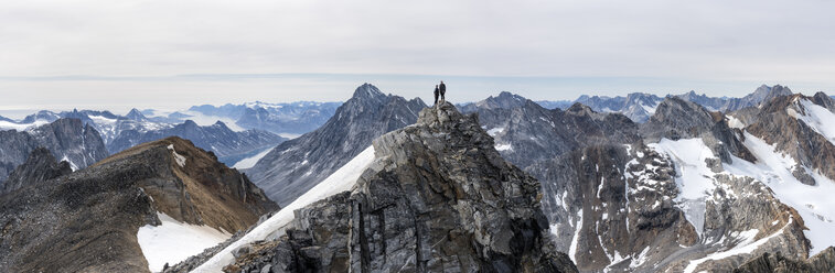 Greenland, Sermersooq, Kulusuk, Schweizerland Alps, two mountaineers on summit - ALRF00947