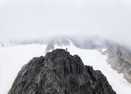 Greenland, Sermersooq, Kulusuk, Schweizerland Alps, two mountaineers reaching summit - ALRF00959