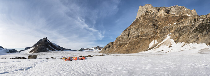 Grönland, Sermersooq, Kulusuk, Schweizerland Alpen, Zeltlager im Schnee - ALRF00962