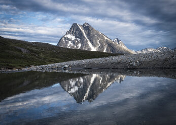 Greenland, Sermersooq, Kulusuk, Schweizerland Alps, mountain reflecting in water - ALRF00999