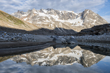 Greenland, Sermersooq, Kulusuk, Schweizerland Alps, mountains reflecting in water - ALRF01000