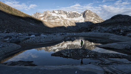 Grönland, Sermersooq, Kulusuk, Schweizerland Alpen, sich im Wasser spiegelnde Berge - ALRF01002