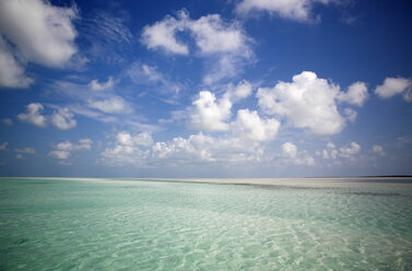 Aussicht auf das Meer bei bewölktem Himmel - CAVF04177