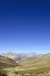 Landschaft gegen den klaren blauen Himmel - CAVF04219