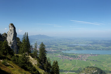 Deutschland, Bayern, Schwaben, Allgäu, Ostallgäu, Allgäuer Alpen, Blick vom Tegelberg mit Gelber Wand - LBF01844