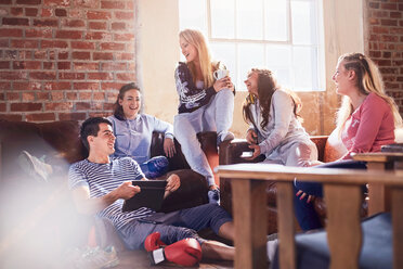 Young friends talking and hanging out in studio - CAIF09527