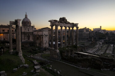 Blick auf das Forum Romanum bei Sonnenuntergang - CAVF05045