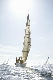 Segelboote auf dem sonnigen Meer - CAIF10156