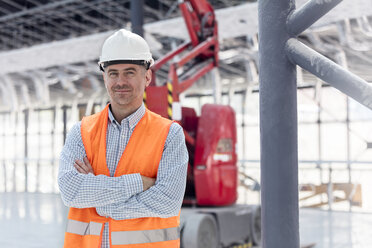 Porträt selbstbewusster Polier auf der Baustelle - CAIF10456