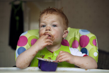 Portrait of boy eating chocolate - CAVF05160